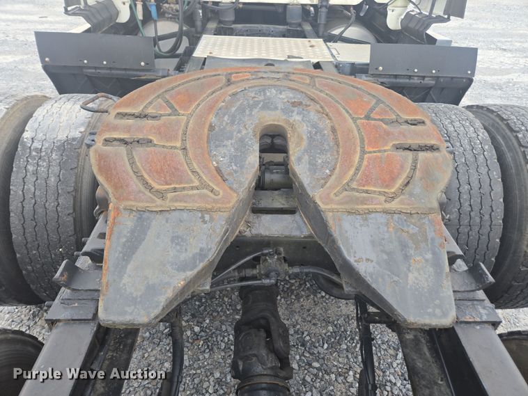 image for item YA0691 2016 Freightliner Cascadia semi truck