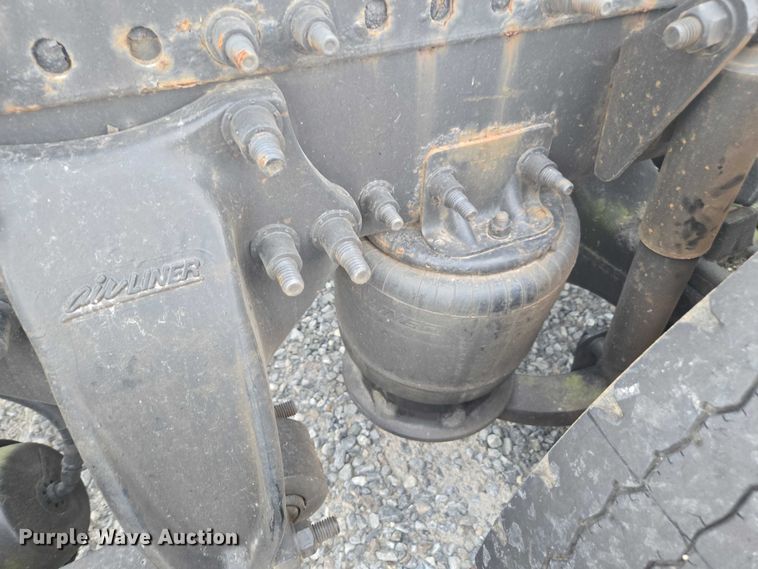 image for item YA0691 2016 Freightliner Cascadia semi truck