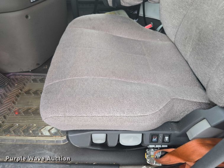 image for item YA0691 2016 Freightliner Cascadia semi truck