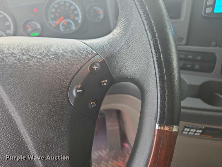 image for item YA0691 2016 Freightliner Cascadia semi truck