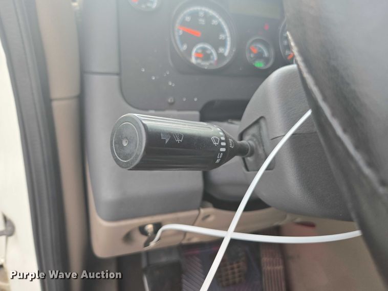 image for item YA0691 2016 Freightliner Cascadia semi truck