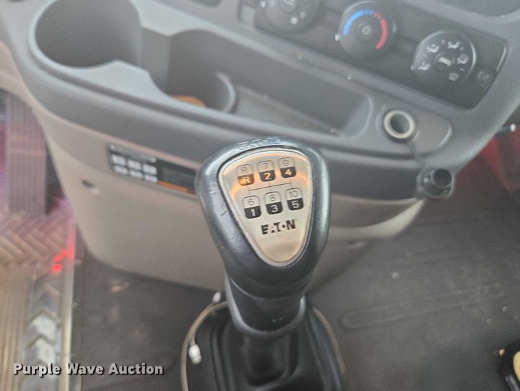 image for item YA0691 2016 Freightliner Cascadia semi truck