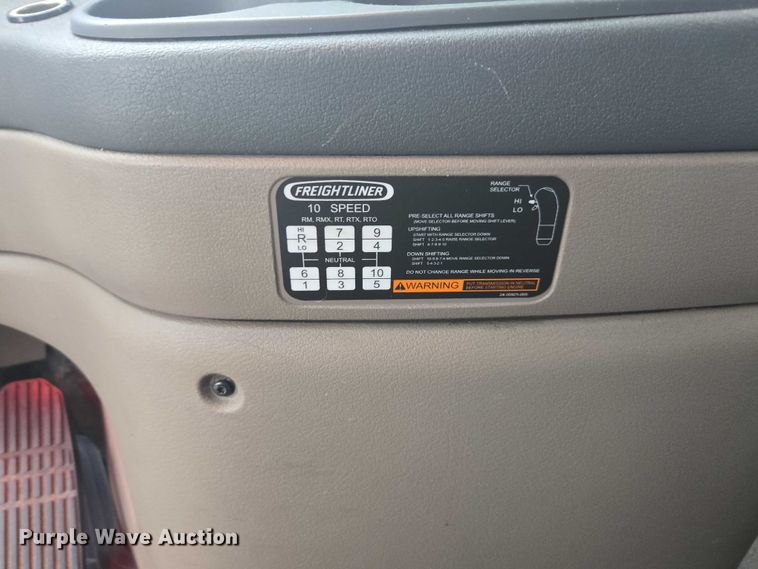 image for item YA0691 2016 Freightliner Cascadia semi truck