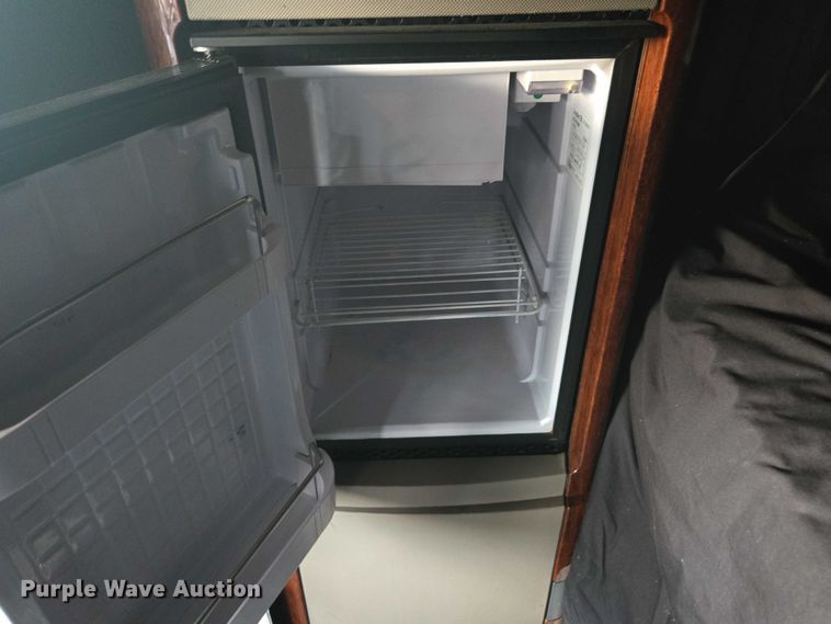 image for item YA0691 2016 Freightliner Cascadia semi truck