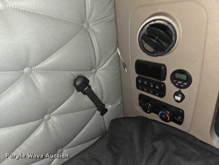 image for item YA0691 2016 Freightliner Cascadia semi truck