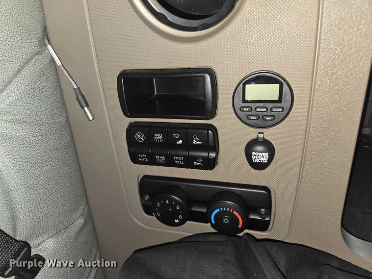 image for item YA0691 2016 Freightliner Cascadia semi truck