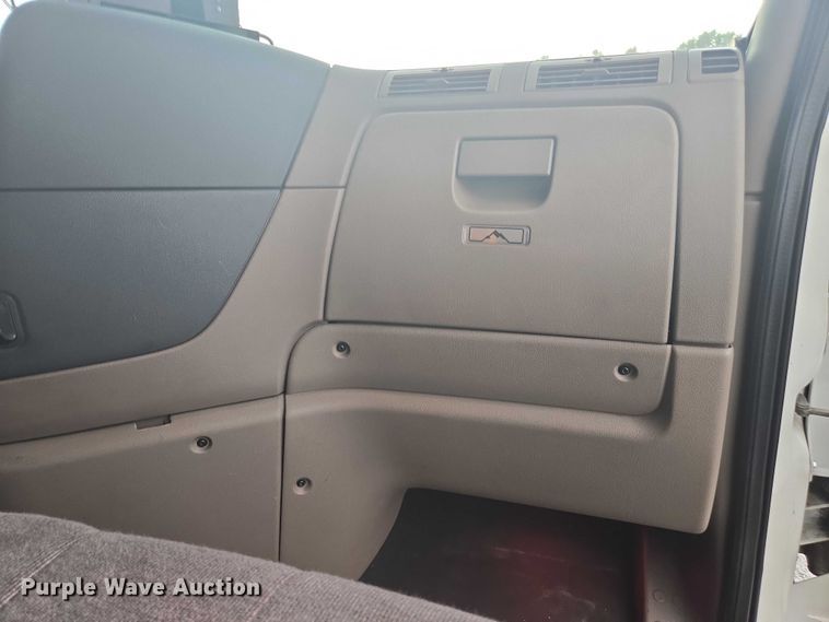 image for item YA0691 2016 Freightliner Cascadia semi truck