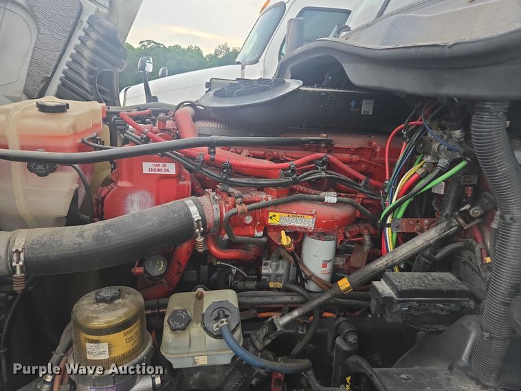 image for item YA0691 2016 Freightliner Cascadia semi truck