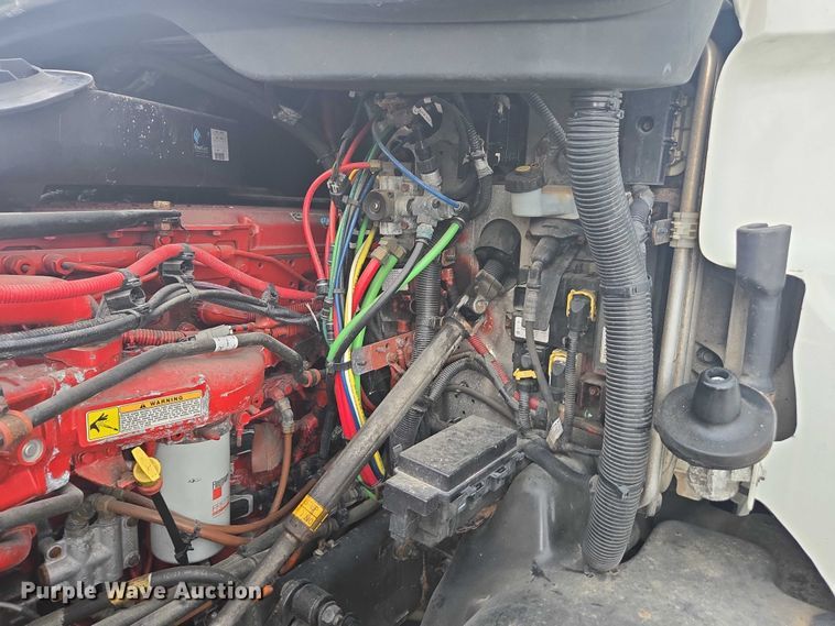 image for item YA0691 2016 Freightliner Cascadia semi truck