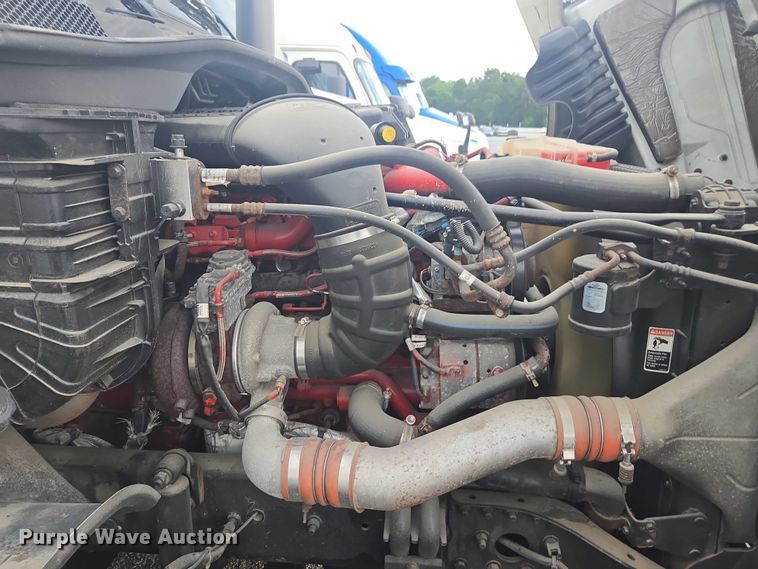 image for item YA0691 2016 Freightliner Cascadia semi truck