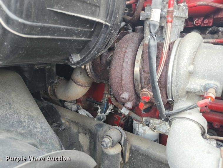 image for item YA0691 2016 Freightliner Cascadia semi truck