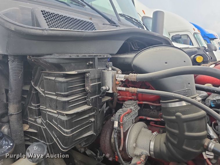 image for item YA0691 2016 Freightliner Cascadia semi truck