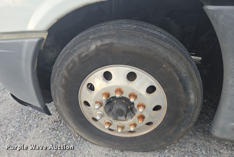 image for item YA0691 2016 Freightliner Cascadia semi truck