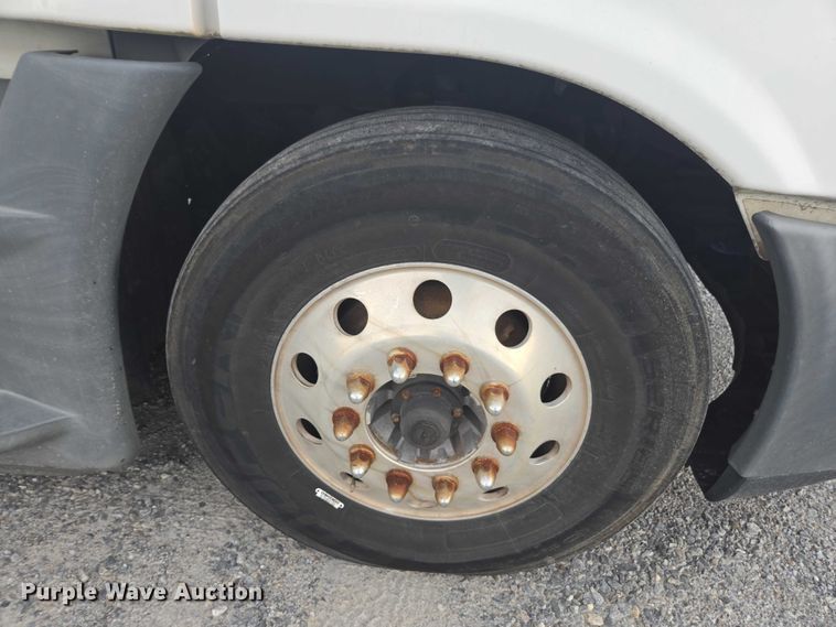 image for item YA0691 2016 Freightliner Cascadia semi truck