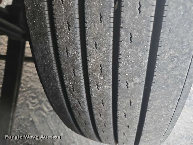 image for item YA0691 2016 Freightliner Cascadia semi truck