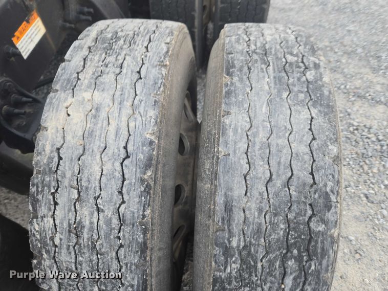 image for item YA0691 2016 Freightliner Cascadia semi truck