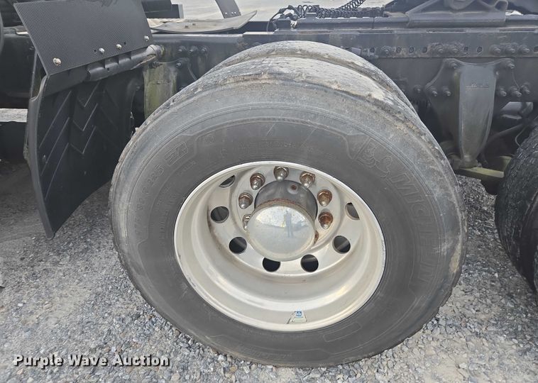 image for item YA0691 2016 Freightliner Cascadia semi truck