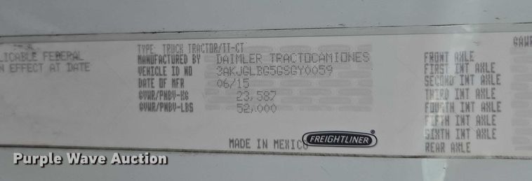 image for item YA0691 2016 Freightliner Cascadia semi truck