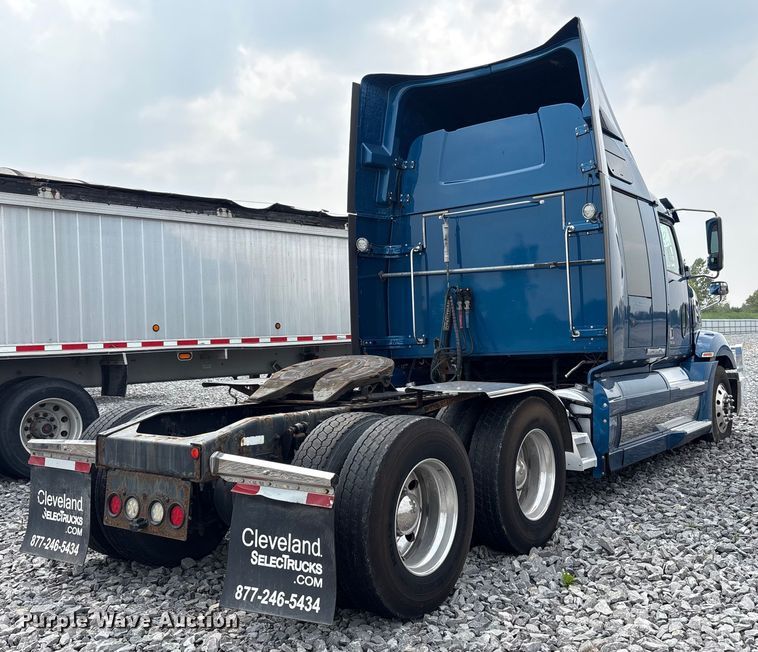 image for item YA0692 2019 Western Star  5700 semi truck