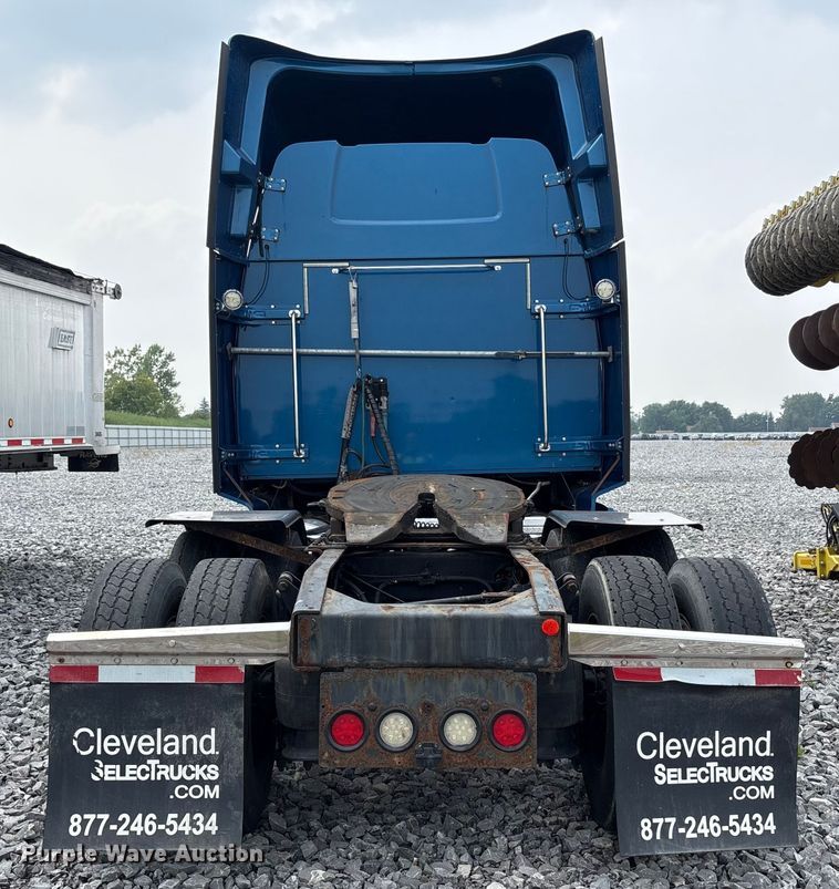 image for item YA0692 2019 Western Star  5700 semi truck