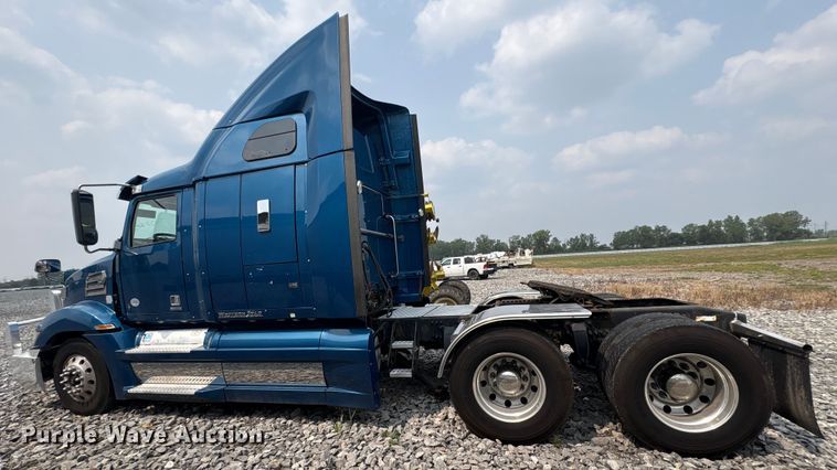 image for item YA0692 2019 Western Star  5700 semi truck