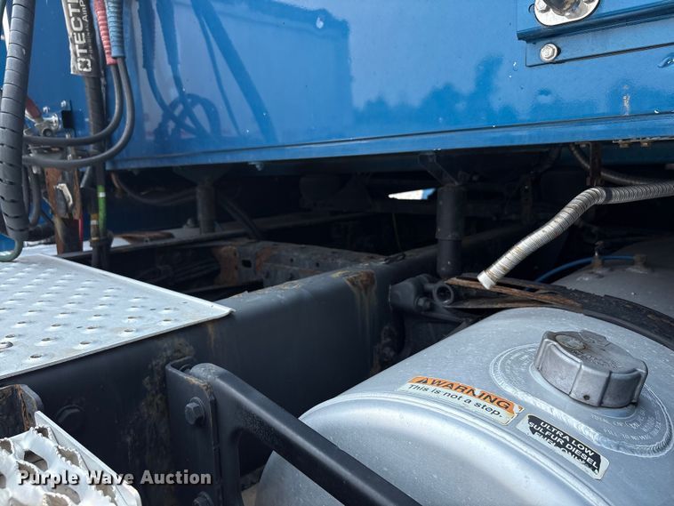 image for item YA0692 2019 Western Star  5700 semi truck