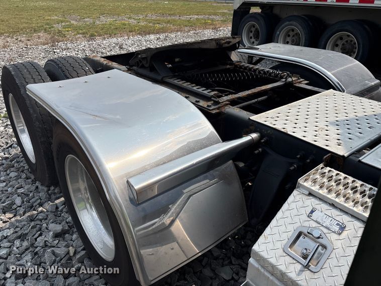 image for item YA0692 2019 Western Star  5700 semi truck