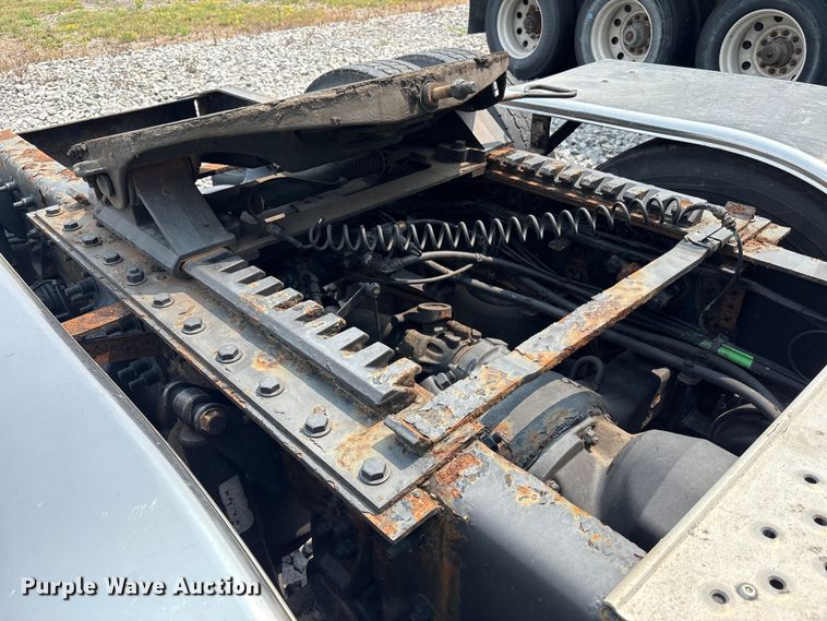 image for item YA0692 2019 Western Star  5700 semi truck