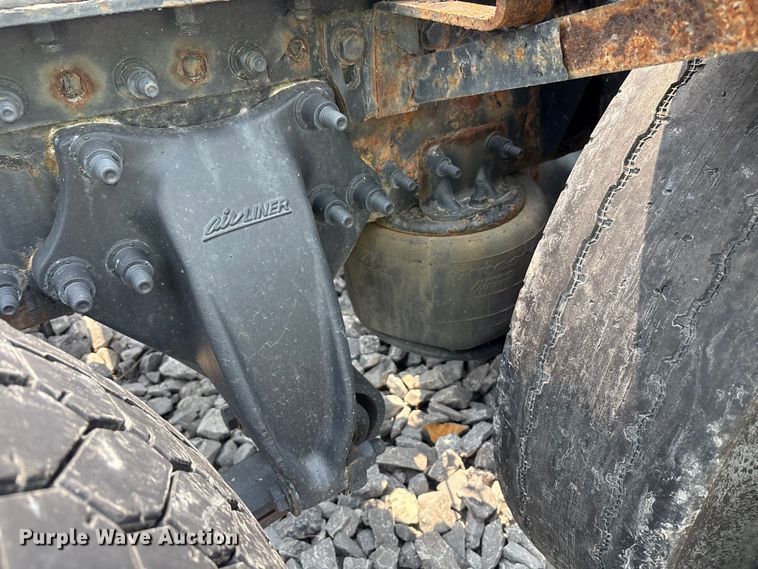 image for item YA0692 2019 Western Star  5700 semi truck