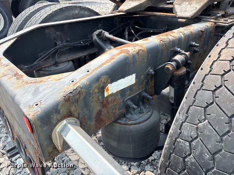 image for item YA0692 2019 Western Star  5700 semi truck