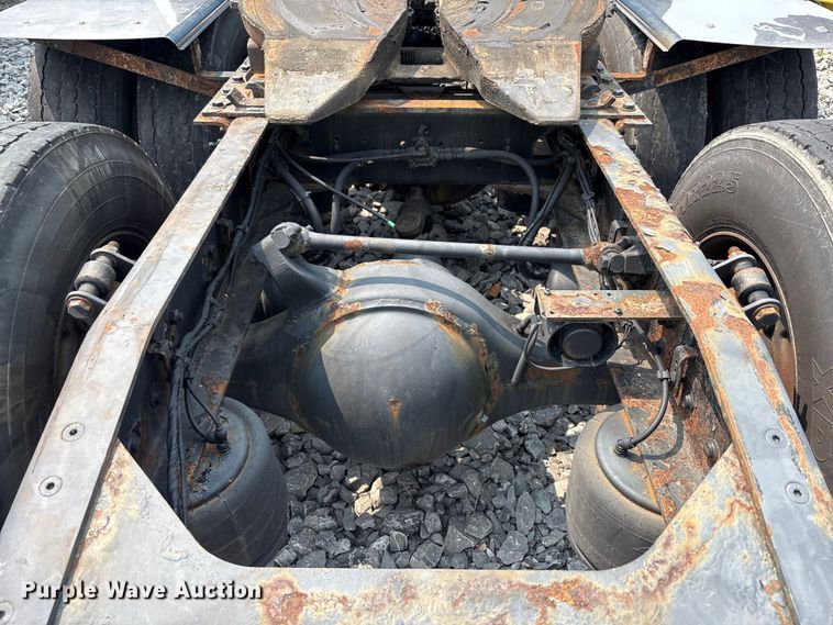 image for item YA0692 2019 Western Star  5700 semi truck