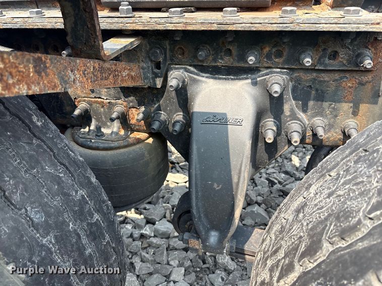 image for item YA0692 2019 Western Star  5700 semi truck