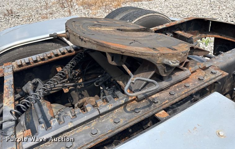 image for item YA0692 2019 Western Star  5700 semi truck
