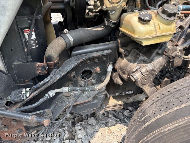 image for item YA0692 2019 Western Star  5700 semi truck