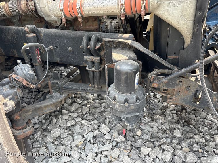 image for item YA0692 2019 Western Star  5700 semi truck