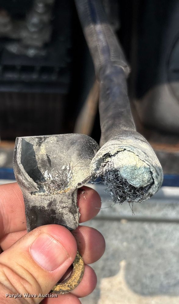 image for item YA0692 2019 Western Star  5700 semi truck