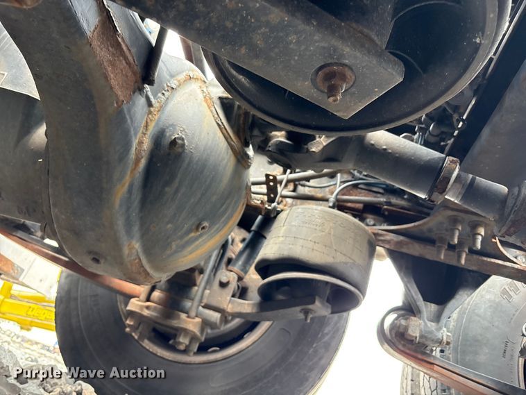 image for item YA0692 2019 Western Star  5700 semi truck