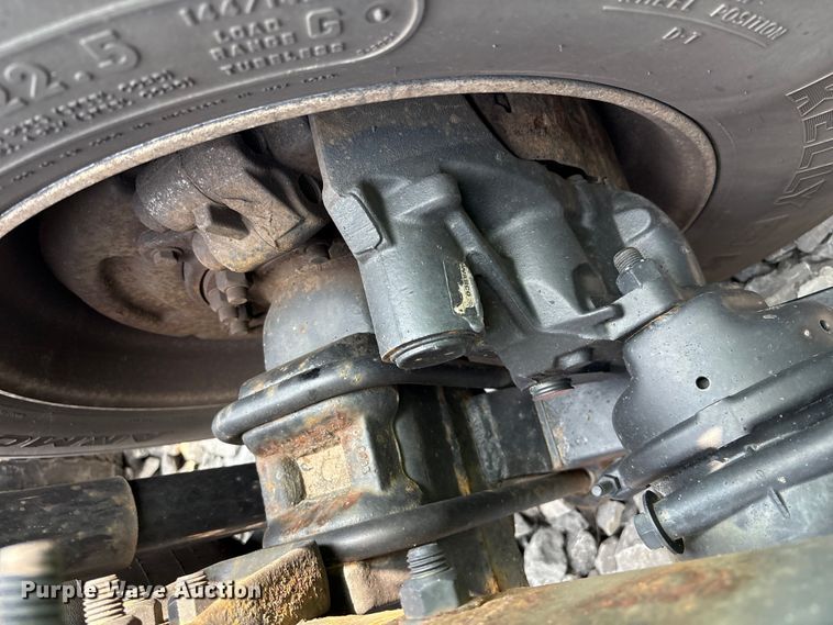 image for item YA0692 2019 Western Star  5700 semi truck