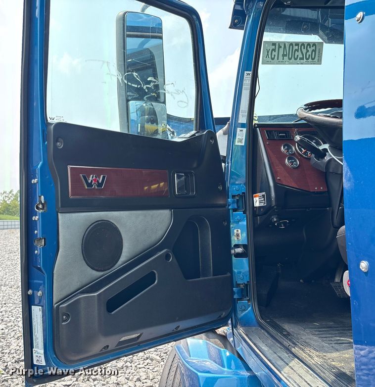 image for item YA0692 2019 Western Star  5700 semi truck