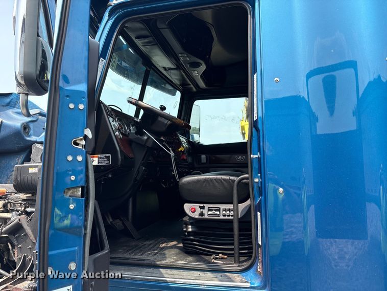 image for item YA0692 2019 Western Star  5700 semi truck