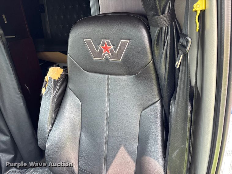 image for item YA0692 2019 Western Star  5700 semi truck