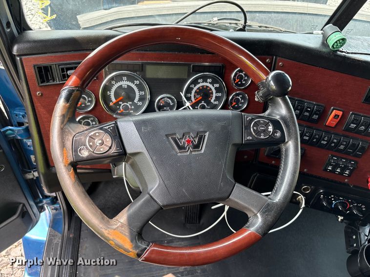 image for item YA0692 2019 Western Star  5700 semi truck