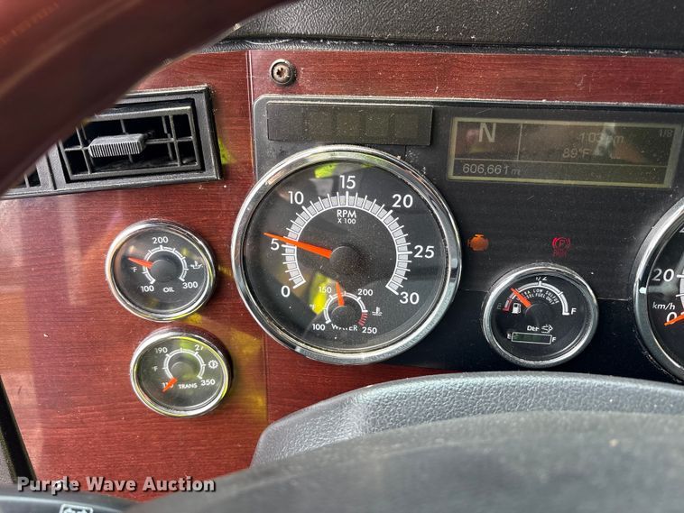 image for item YA0692 2019 Western Star  5700 semi truck