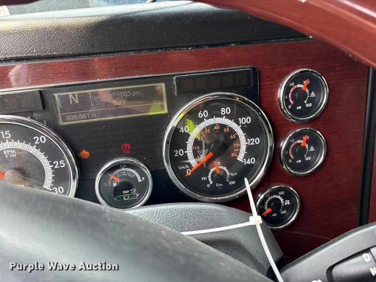 image for item YA0692 2019 Western Star  5700 semi truck