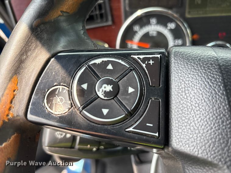 image for item YA0692 2019 Western Star  5700 semi truck