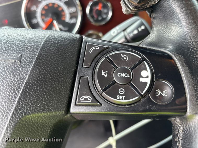 image for item YA0692 2019 Western Star  5700 semi truck