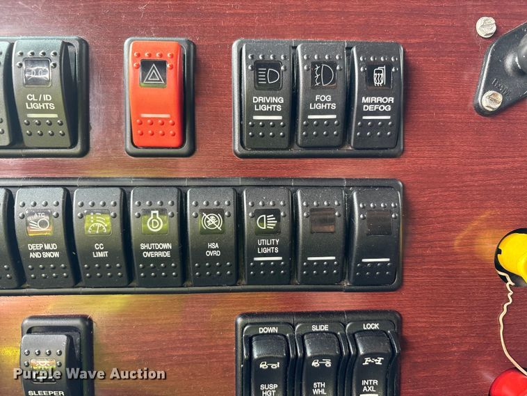 image for item YA0692 2019 Western Star  5700 semi truck