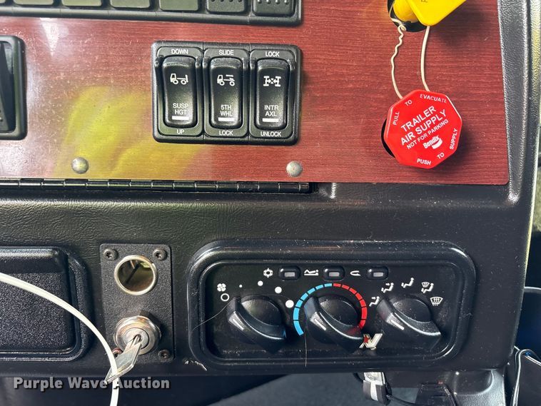 image for item YA0692 2019 Western Star  5700 semi truck