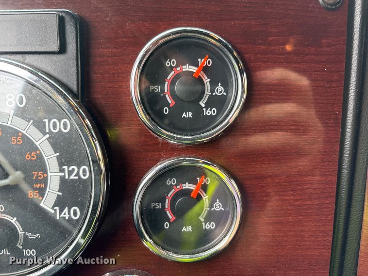 image for item YA0692 2019 Western Star  5700 semi truck