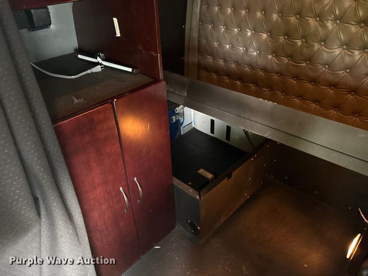 image for item YA0692 2019 Western Star  5700 semi truck